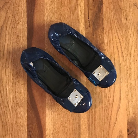 FENDI flats with bow and gold patent logo blue 7.5 - Picture 2 of 3